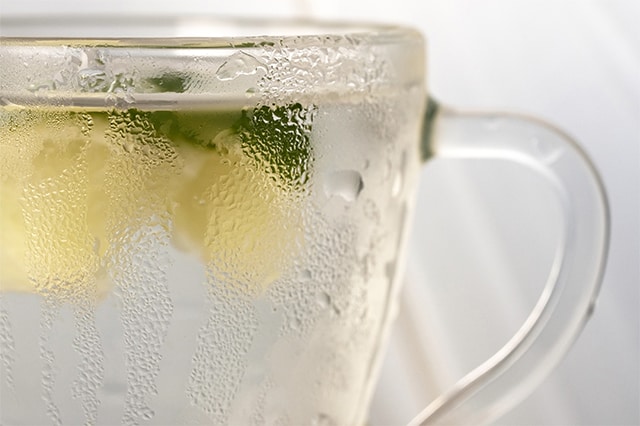 Topla voda sa limunom – zdrav stil